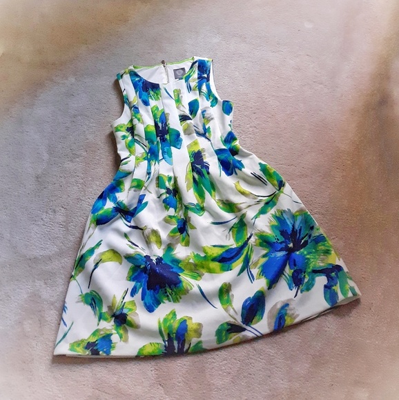 Vince Camuto Dresses & Skirts - Vince Camuto Dress sz 4 *POCKETS*